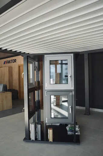 Salon Okien, Drzwi, Rolet, Zabudów Balkonów i Tarasów firmy Faktor Rafał Jankowiak